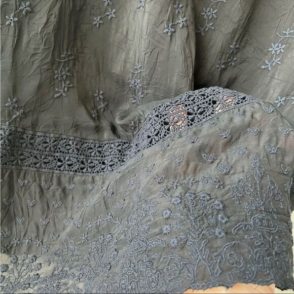 Johnny Was Embroidered Tunic in black - Picture 4 of 8